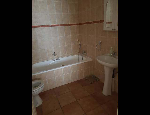 3 bed property to rent in ILLOVO BEACH